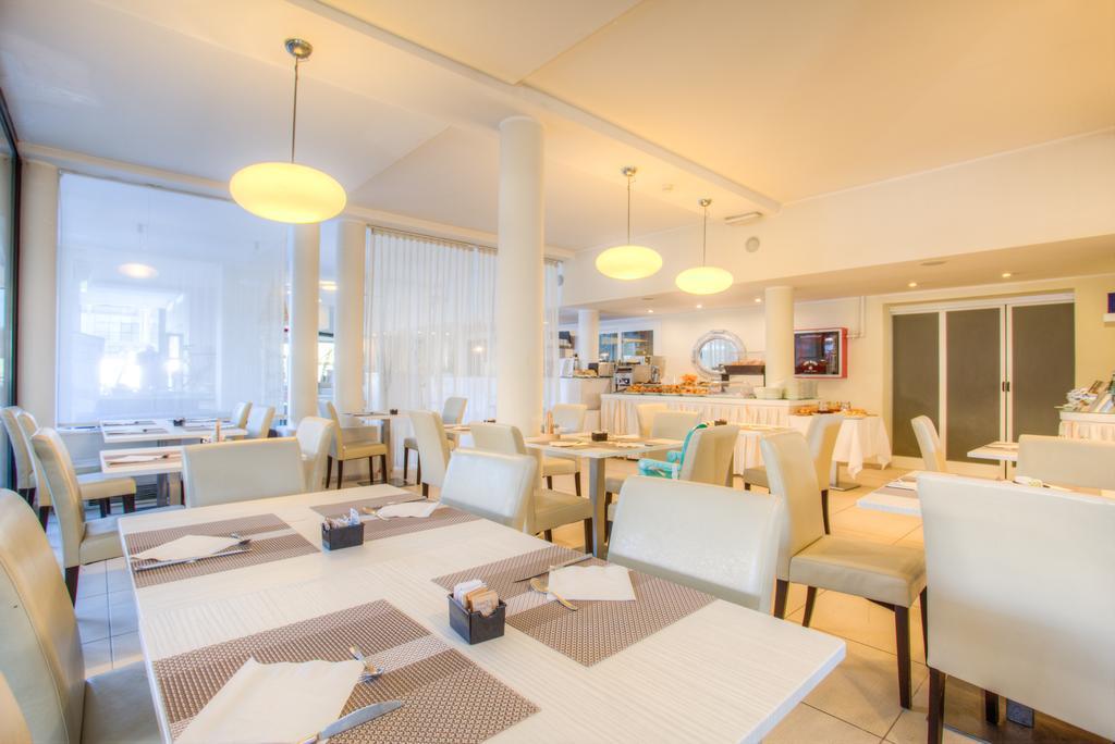 里米尼费雷蒂海滩酒店