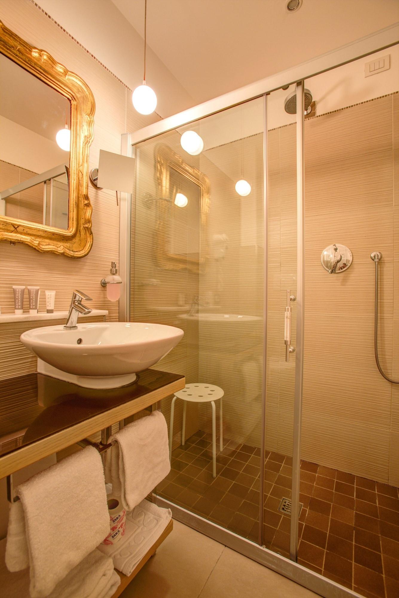 Ferretti 4*