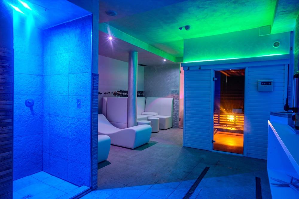 Ferretti Hotel